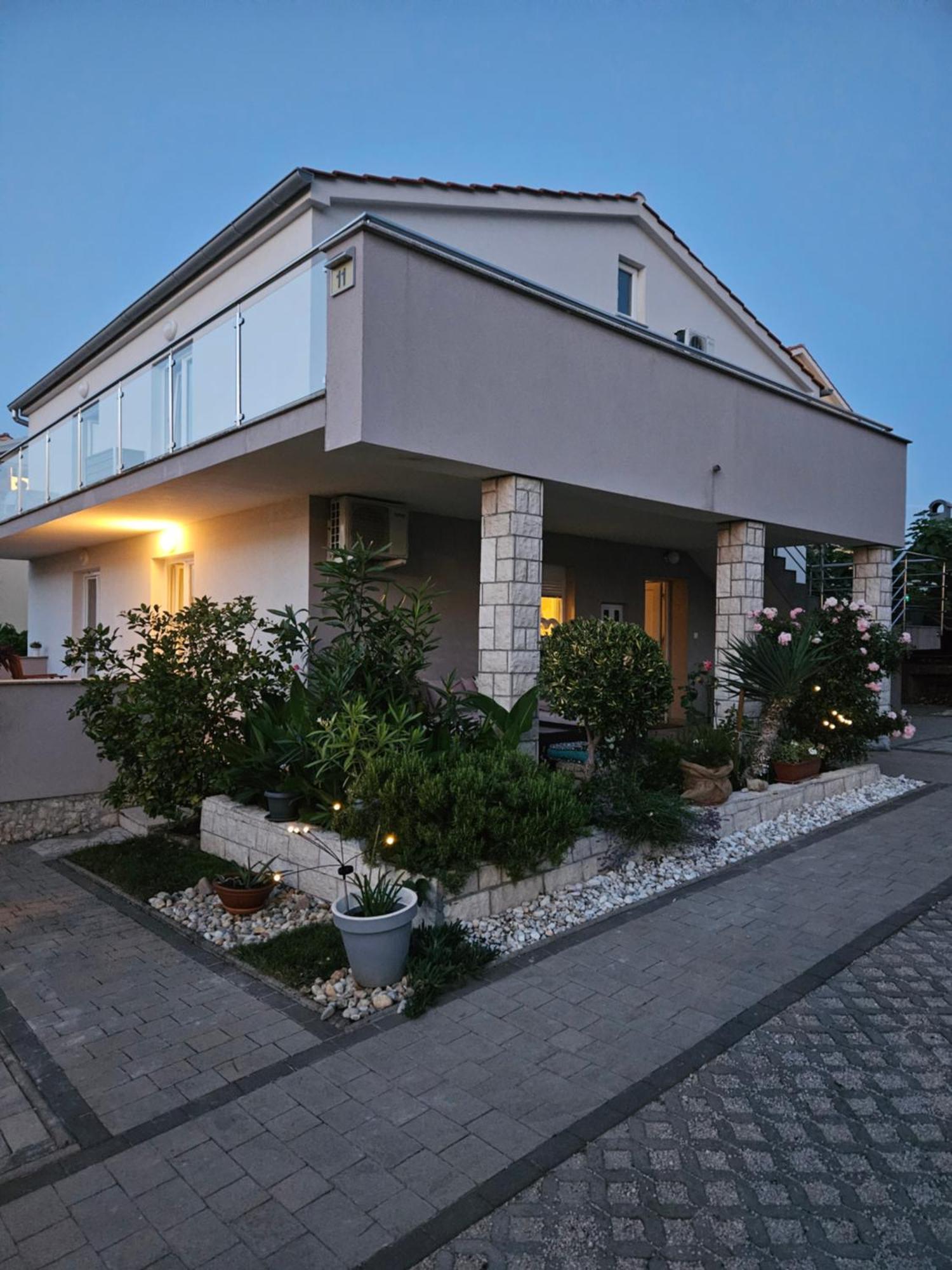 Apartments Melin Malinska Exterior photo