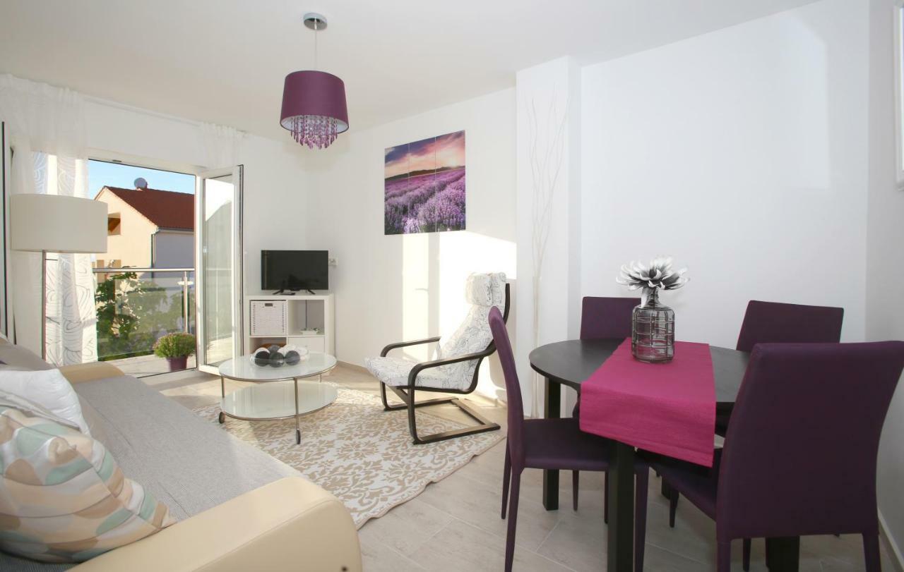 Apartments Melin Malinska Exterior photo
